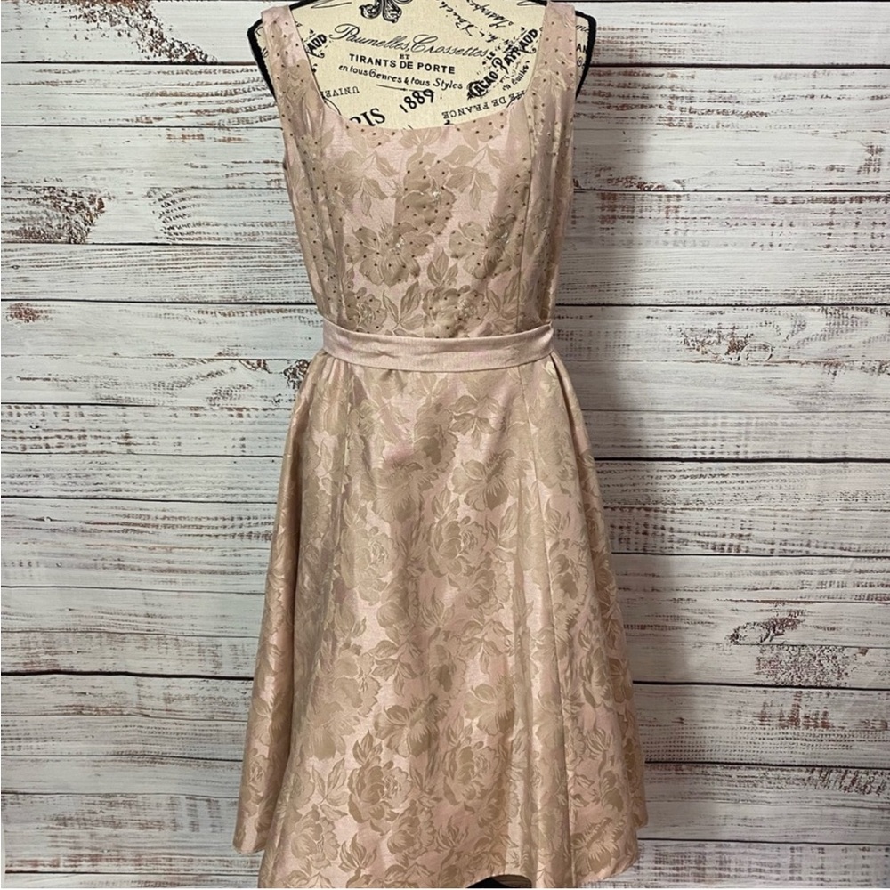 JESSICA HOWARD SLEEVELESS  FLORAL MIDI FORMAL DRESS